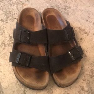 Black Birkenstocks— Arizona soft footbed